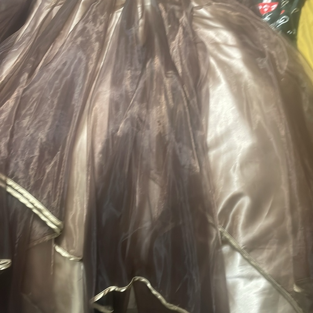 Has had alterations - Picture 2 of 2